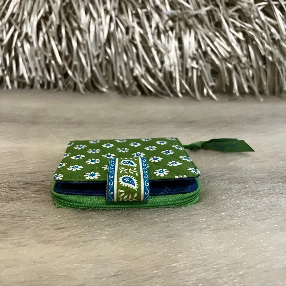 Vintage VERA BRADEY Apple Green 2004 Mini Zip Wallet Green White Y2K Floral - Picture 10 of 12